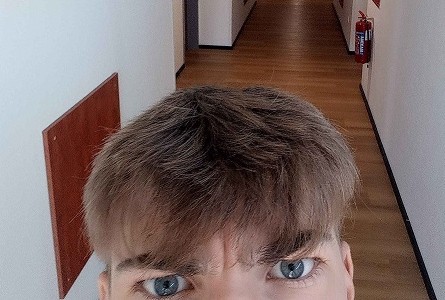 já